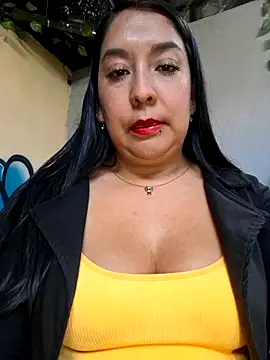 Snapshot of Bella_keny chatting on November 17, 6:24 pm Bella keny online show from November 17, 6:24 pm