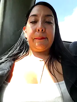 Snapshot of Bella_keny chatting on December 3, 5:33 pm Bella keny online show from December 3, 5:33 pm