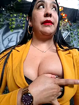 Snapshot of Bella_keny chatting on December 5, 7:21 pm Bella keny online show from December 5, 7:21 pm