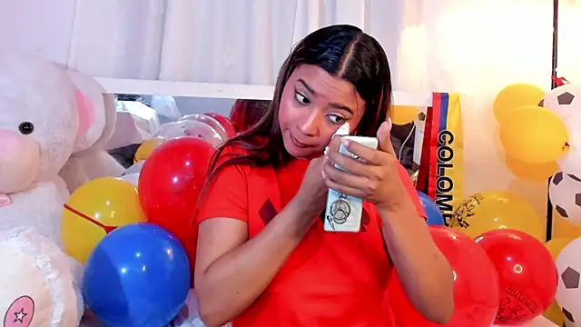 Snapshot of JessyZoe chatting on June 21, 12:13 am JessyZoe online show from June 21, 12:13 am