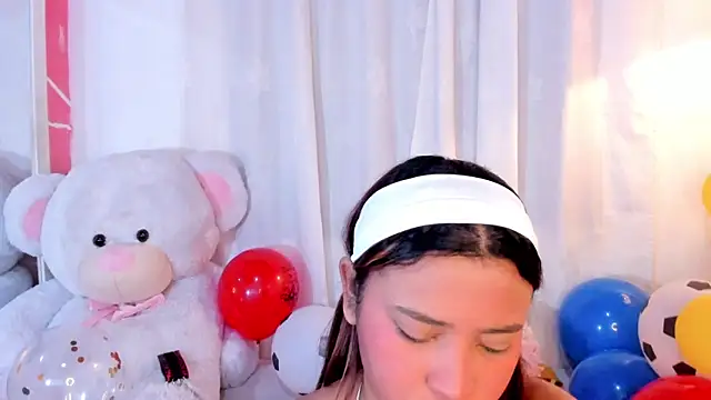 Snapshot of JessyZoe chatting on June 21, 4:31 pm JessyZoe online show from June 21, 4:31 pm