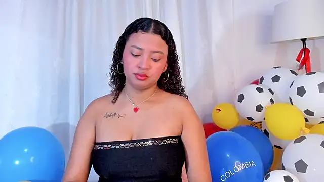 Snapshot of JessyZoe chatting on June 24, 3:11 pm JessyZoe online show from June 24, 3:11 pm