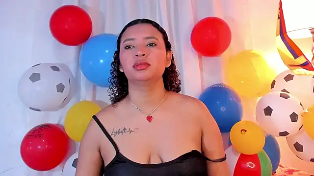 Snapshot of JessyZoe chatting on June 25, 2:32 pm JessyZoe online show from June 25, 2:32 pm