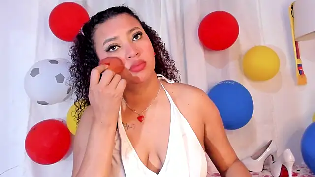 Snapshot of JessyZoe chatting on July 9, 5:39 pm JessyZoe online show from July 9, 5:39 pm