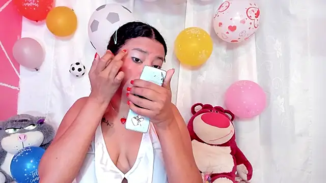 Snapshot of JessyZoe chatting on July 17, 4:01 pm JessyZoe online show from July 17, 4:01 pm