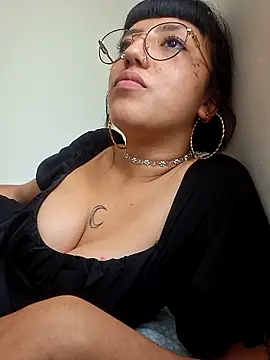 Snapshot of cute_hollywood chatting on May 26, 4:25 pm cute hollywood online show from May 26, 4:25 pm