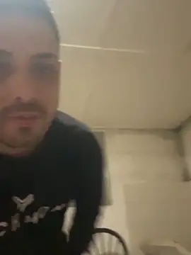 Snapshot of iltoscano95 chatting on April 13, 6:35 pm iltoscano95 online show from April 13, 6:35 pm