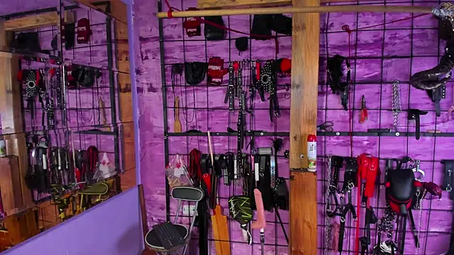 Snapshot of alexia_aitanaa_ chatting on October 30, 2:13 am alexia aitanaa online show from October 30, 2:13 am