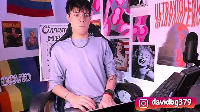 Snapshot of cinnamon_boyxxx chatting on March 18, 1:21 am cinnamon boyxxx online show from March 18, 1:21 am