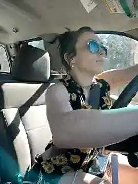 Snapshot of Genevieve143 chatting on March 11, 9:04 pm Genevieve143 online show from March 11, 9:04 pm