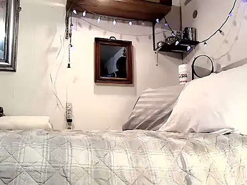 Genevieve143 online show from August 4, 2:04 am