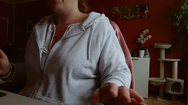Snapshot of cruellaculdenfer67 chatting on June 8, 7:31 am cruellaculdenfer67 online show from June 8, 7:31 am