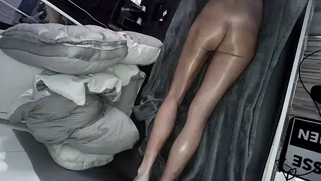 Snapshot of only1po chatting on December 1, 10:21 pm only1po online show from December 1, 10:21 pm