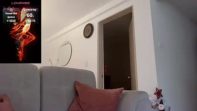 Snapshot of saramartinez1000 chatting on December 2, 6:10 pm saramartinez1000 online show from December 2, 6:10 pm