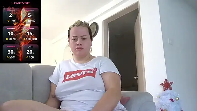 Snapshot of saramartinez1000 chatting on December 20, 2:38 pm saramartinez1000 online show from December 20, 2:38 pm