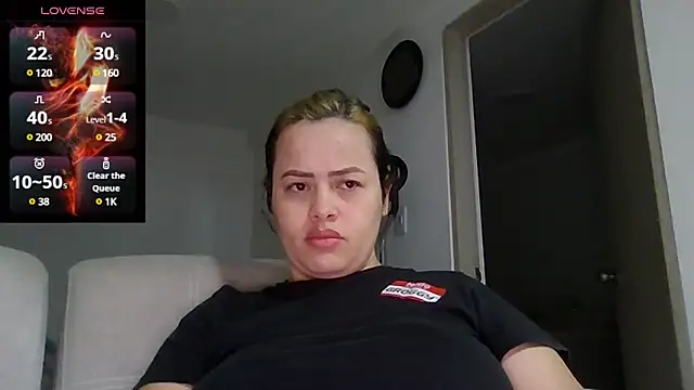 Snapshot of saramartinez1000 chatting on December 28, 11:16 pm saramartinez1000 online show from December 28, 11:16 pm