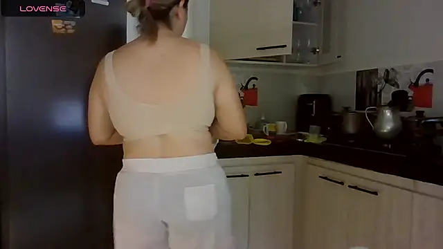 saramartinez1000 online show from February 17, 5:30 pm