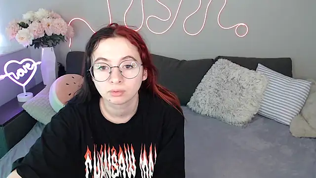 Mini Diva online show from November 15, 9:17 am