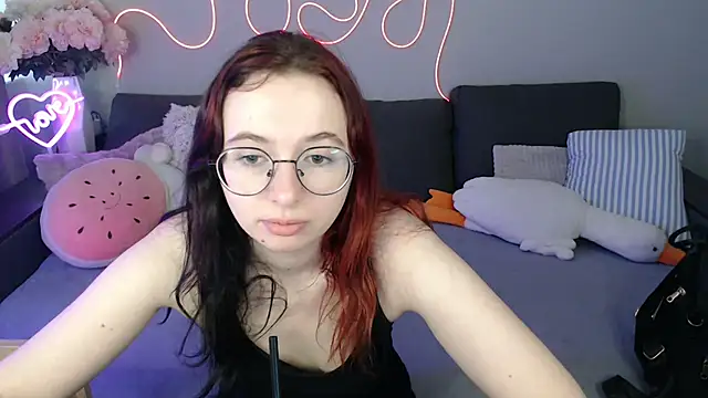 Mini Diva online show from August 1, 8:24 am