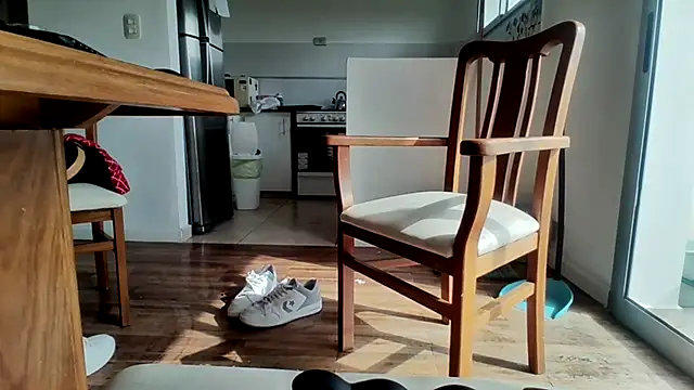 nicolaaaaas online show from March 4, 1:06 pm