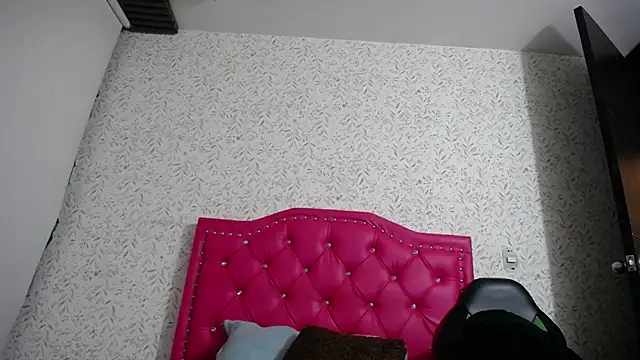 Snapshot of luly_pink chatting on October 14, 3:29 am luly pink online show from October 14, 3:29 am