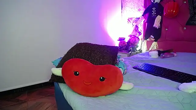 Snapshot of luly_pink chatting on October 25, 11:07 am luly pink online show from October 25, 11:07 am