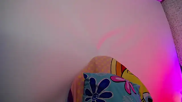 Snapshot of luly_pink chatting on November 28, 4:04 am luly pink online show from November 28, 4:04 am