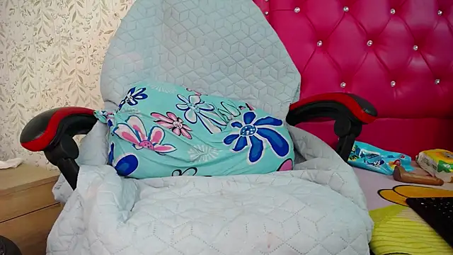 Snapshot of luly_pink chatting on November 29, 4:10 pm luly pink online show from November 29, 4:10 pm