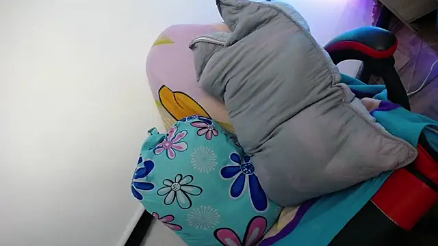 Snapshot of luly_pink chatting on December 3, 3:47 am luly pink online show from December 3, 3:47 am