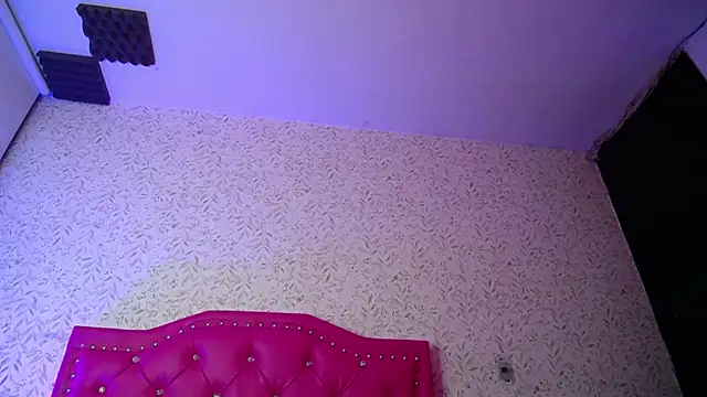 Snapshot of luly_pink chatting on December 18, 3:56 am luly pink online show from December 18, 3:56 am