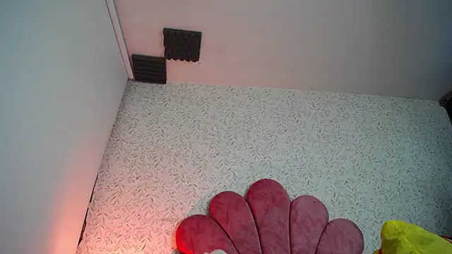 luly pink online show from May 16, 4:53 am