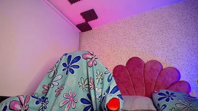 luly pink online show from May 30, 4:42 am
