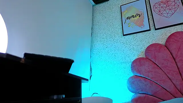 luly pink online show from June 24, 4:33 am