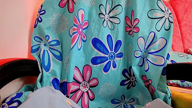 luly pink online show from June 30, 4:46 am