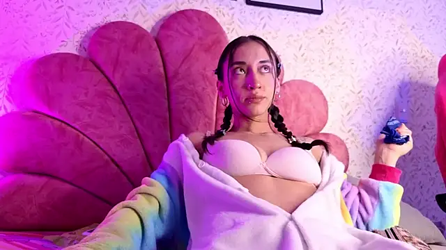 luly pink online show from July 26, 5:04 am