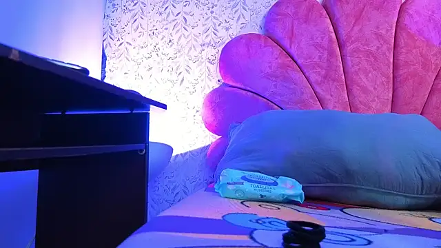 luly pink online show from July 28, 4:08 am