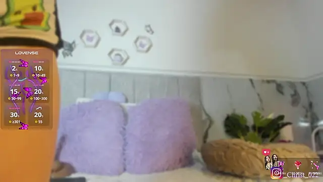 Snapshot of christal_cutee chatting on February 9, 3:32 am christal cutee online show from February 9, 3:32 am