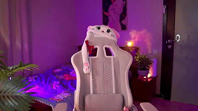 Snapshot of Kamila_icee chatting on February 15, 8:27 pm Kamila icee online show from February 15, 8:27 pm