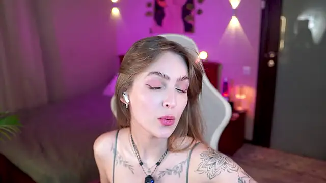Snapshot of Kamila_icee chatting on May 7, 8:25 pm Kamila icee online show from May 7, 8:25 pm