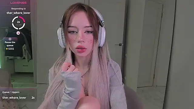 KellyBarton online show from October 29, 8:32 pm