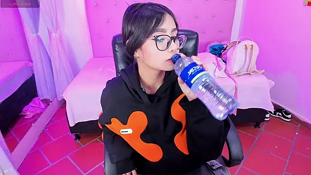 Snapshot of Ashlyeegray chatting on May 31, 5:48 am Ashlyeegray online show from May 31, 5:48 am