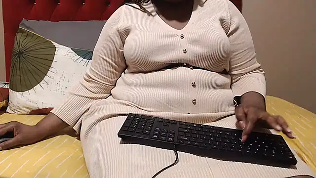 Snapshot of MIGHTYASSS chatting on July 6, 7:27 am MIGHTYASSS online show from July 6, 7:27 am