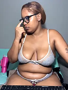 MimiCurves online show from November 23, 8:30 pm