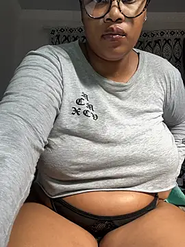 MimiCurves online show from July 1, 11:34 am