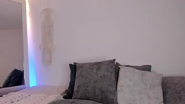 EmmaCollemann online show from December 1, 9:09 pm