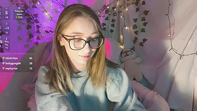 Snapshot of monlight__dana chatting on December 3, 4:50 pm monlight dana online show from December 3, 4:50 pm