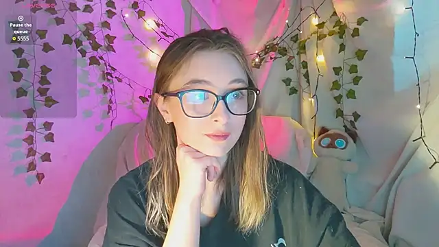 Snapshot of monlight__dana chatting on December 6, 11:54 am monlight dana online show from December 6, 11:54 am