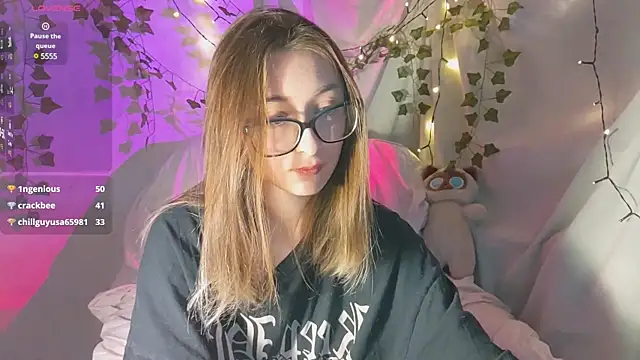 Snapshot of monlight__dana chatting on December 6, 6:06 pm monlight dana online show from December 6, 6:06 pm