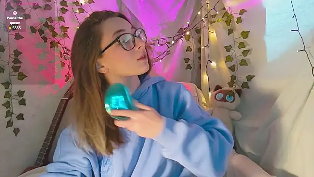 Snapshot of monlight__dana chatting on December 9, 9:39 am monlight dana online show from December 9, 9:39 am