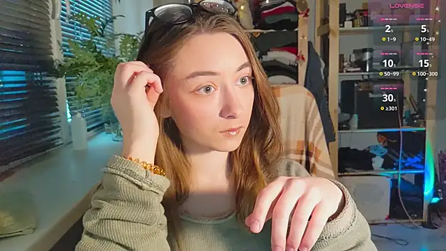 Snapshot of monlight__dana chatting on March 5, 2:45 pm monlight dana online show from March 5, 2:45 pm